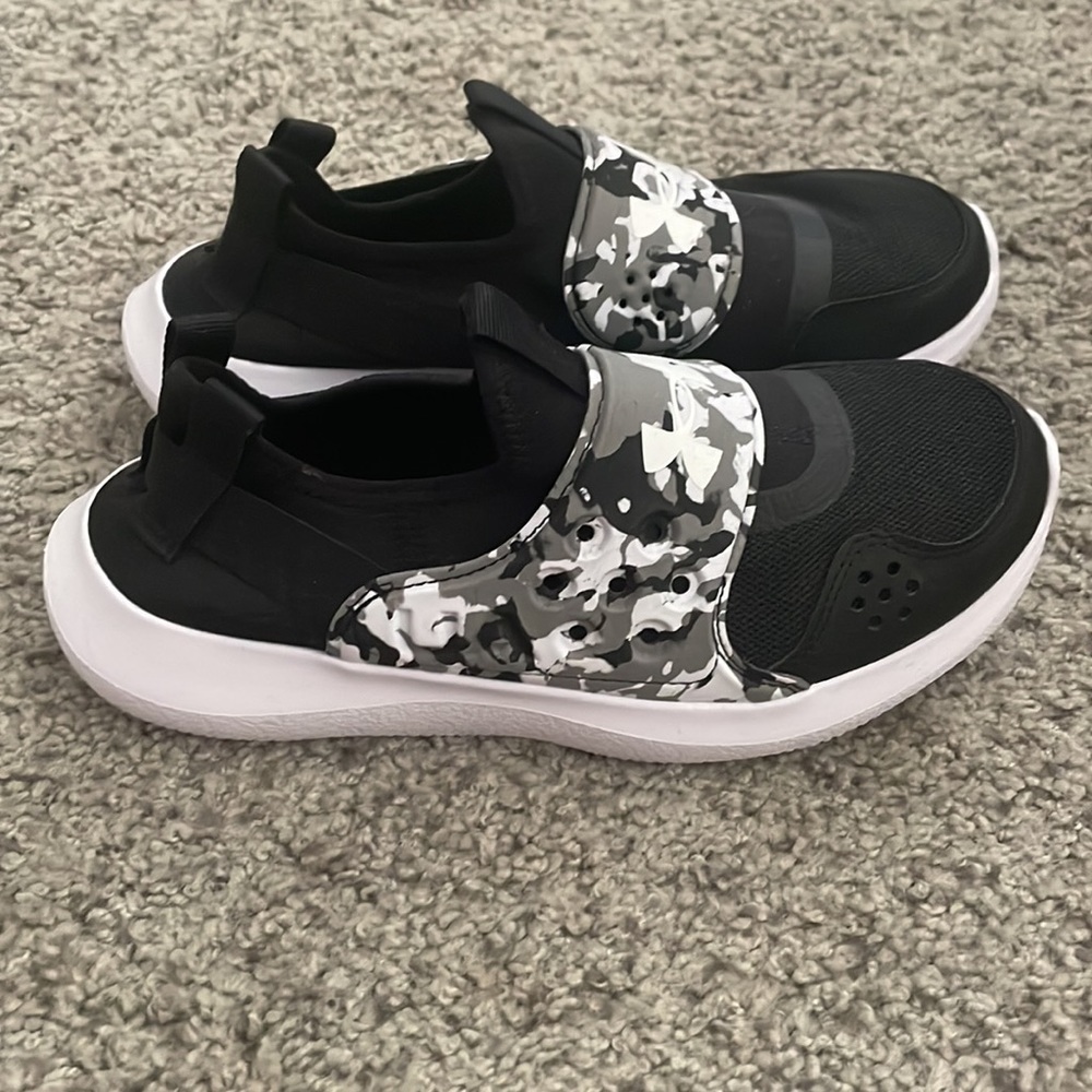 BRAND NEW Boys Under Armour Shoes 6.5K